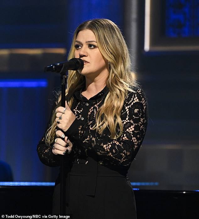 Kelly Clarkson changed lyrics to Piece By Piece following divorce - TH ...